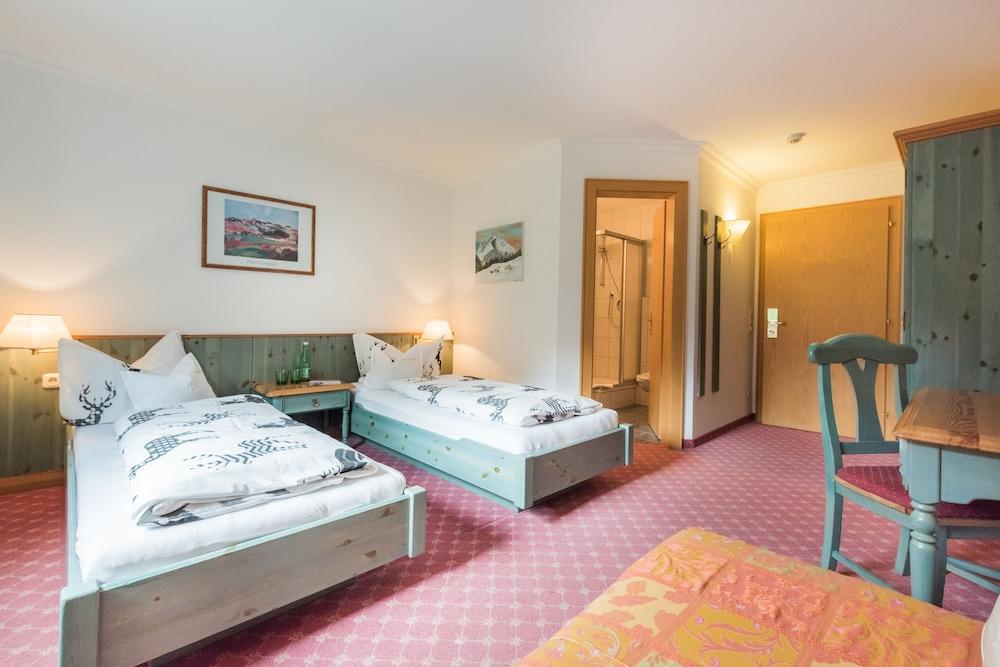 Kertess Hotel